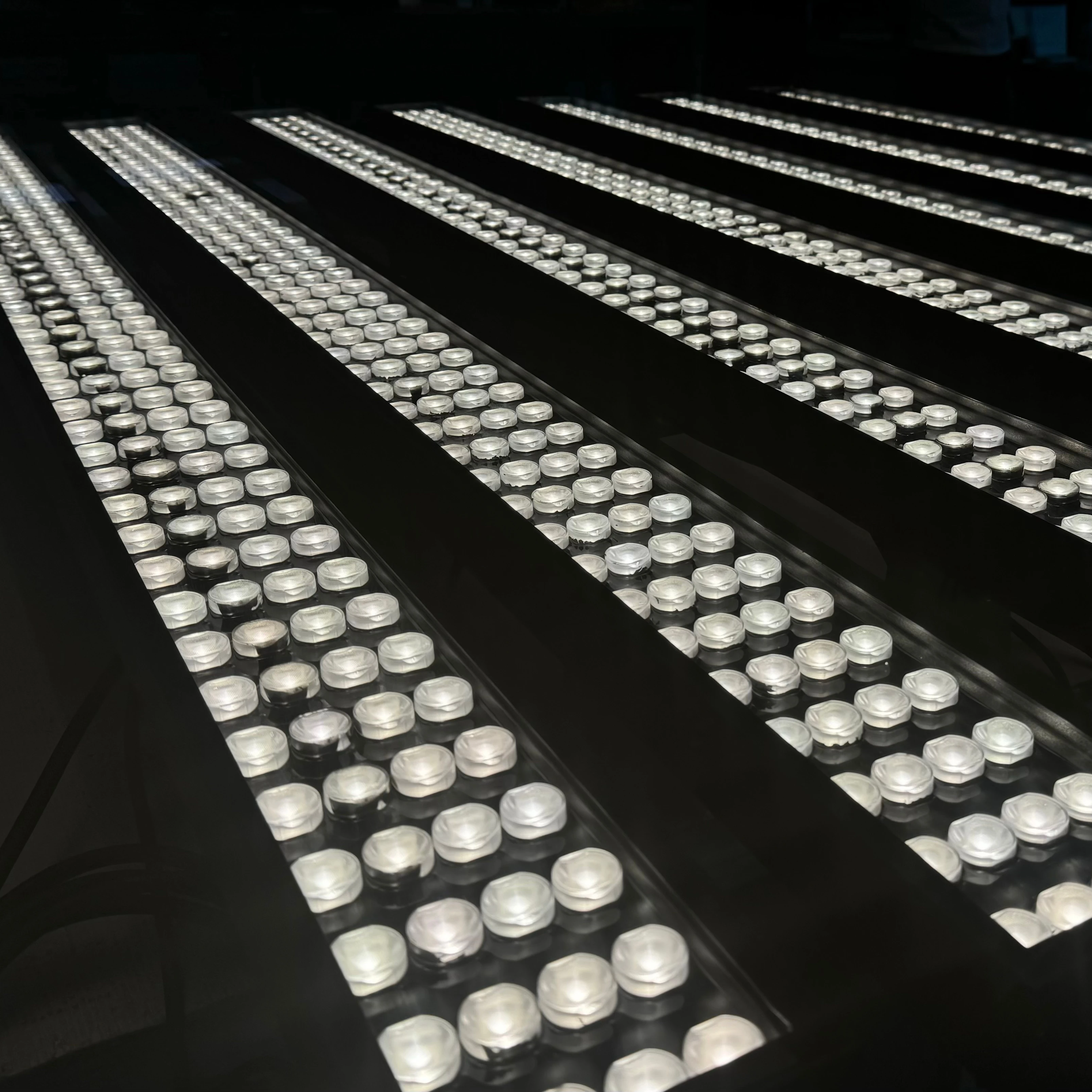 RGBW автомобильное осветительное решение 160W/300W DMX/Беспроводное управляемое IP67 двойное Водонепроницаемость ETL/UL Одобрено для автомойки