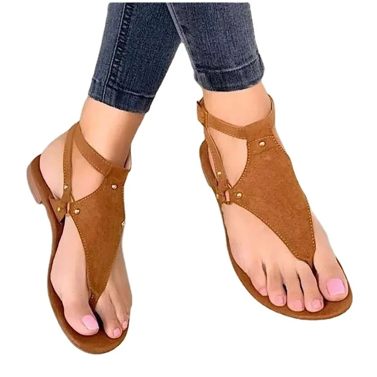 China factory wholesale women trendy strap beach buckle flat outdoor flip flop clip toe sandals