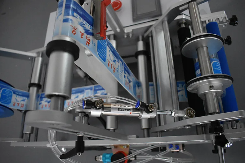 Hot Selling Semi-automatic Labeling Machine Self-adhesive Labeling Machine Automatic Wine Bottle Labeling Machine