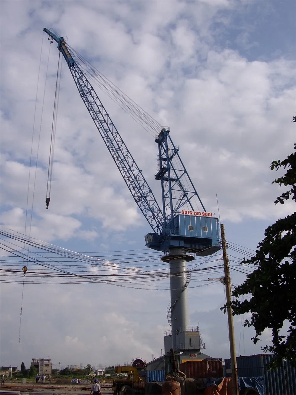 Kaiyuan New Jetty Offshore Customized 5-80 Ton Level Luffing Mobile Harbor Portal Crane