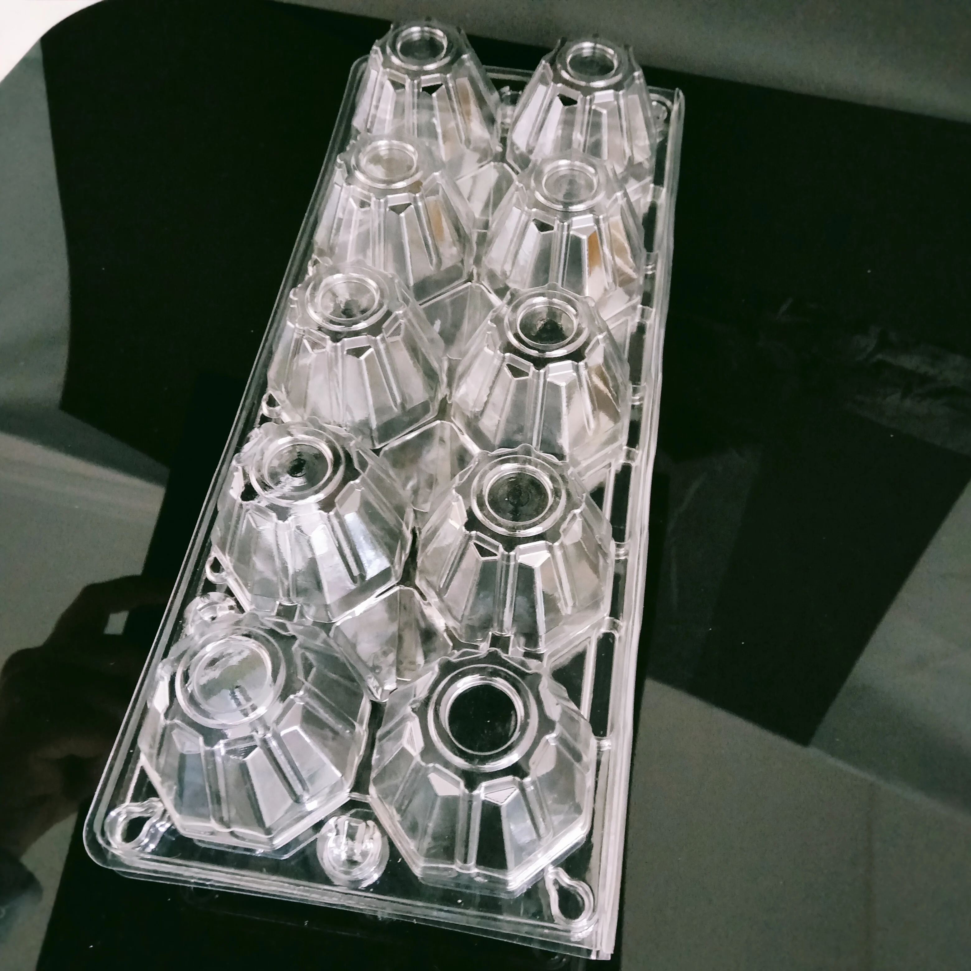 Factory direct chicken egg trays container PET food grade plastic disposable egg crate with cover stackable 12 cells box