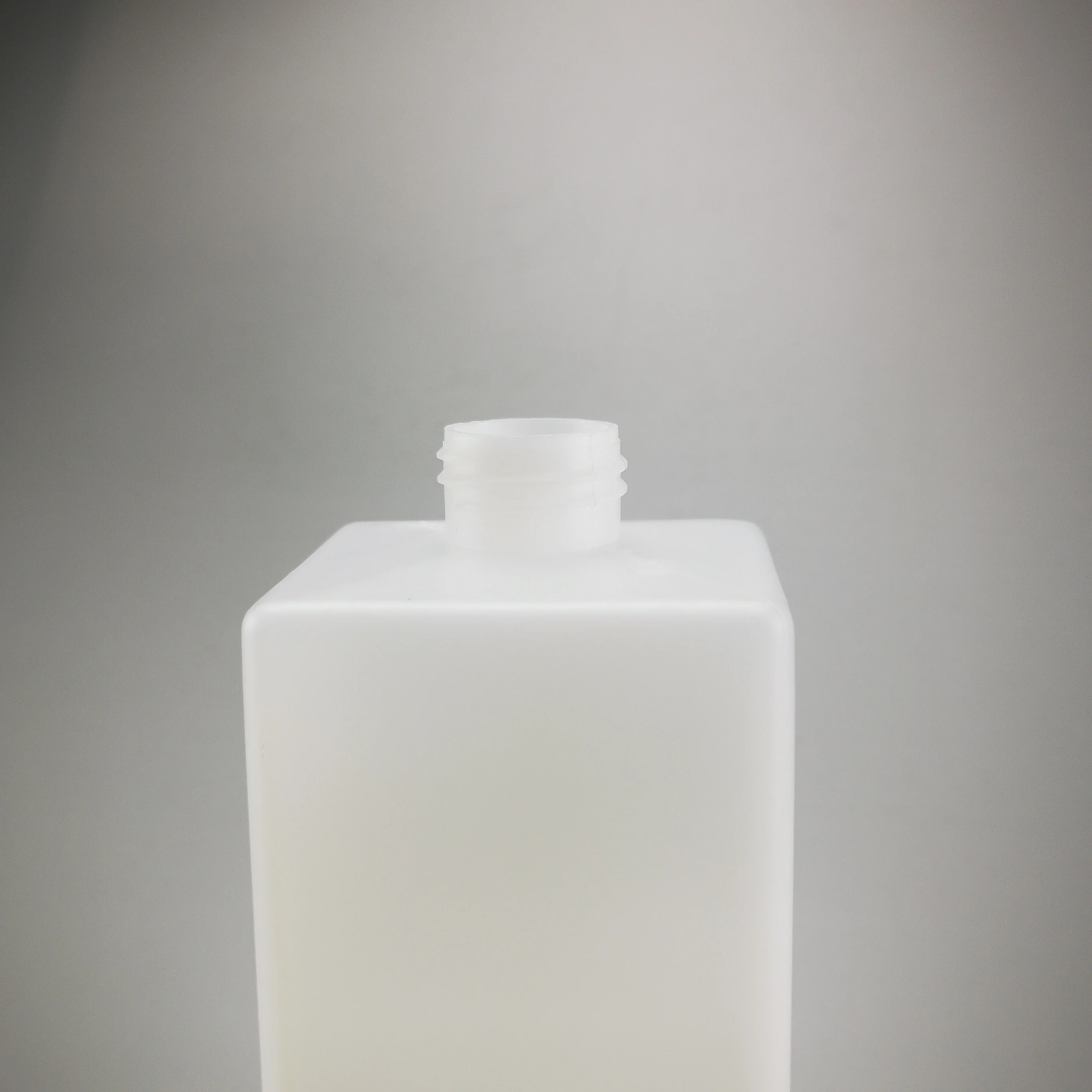  Высококачественная 1 литровая пластиковая дезинфицирующая бутылка Hdpe 1000 мл дезинфицирующего средства химическая стойкость