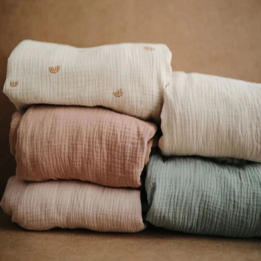 Лидер продаж, сверхмягкое органическое хлопковое однотонное 100% муслиновое детское постельное белье для кроватки, наборы натяжных простыней