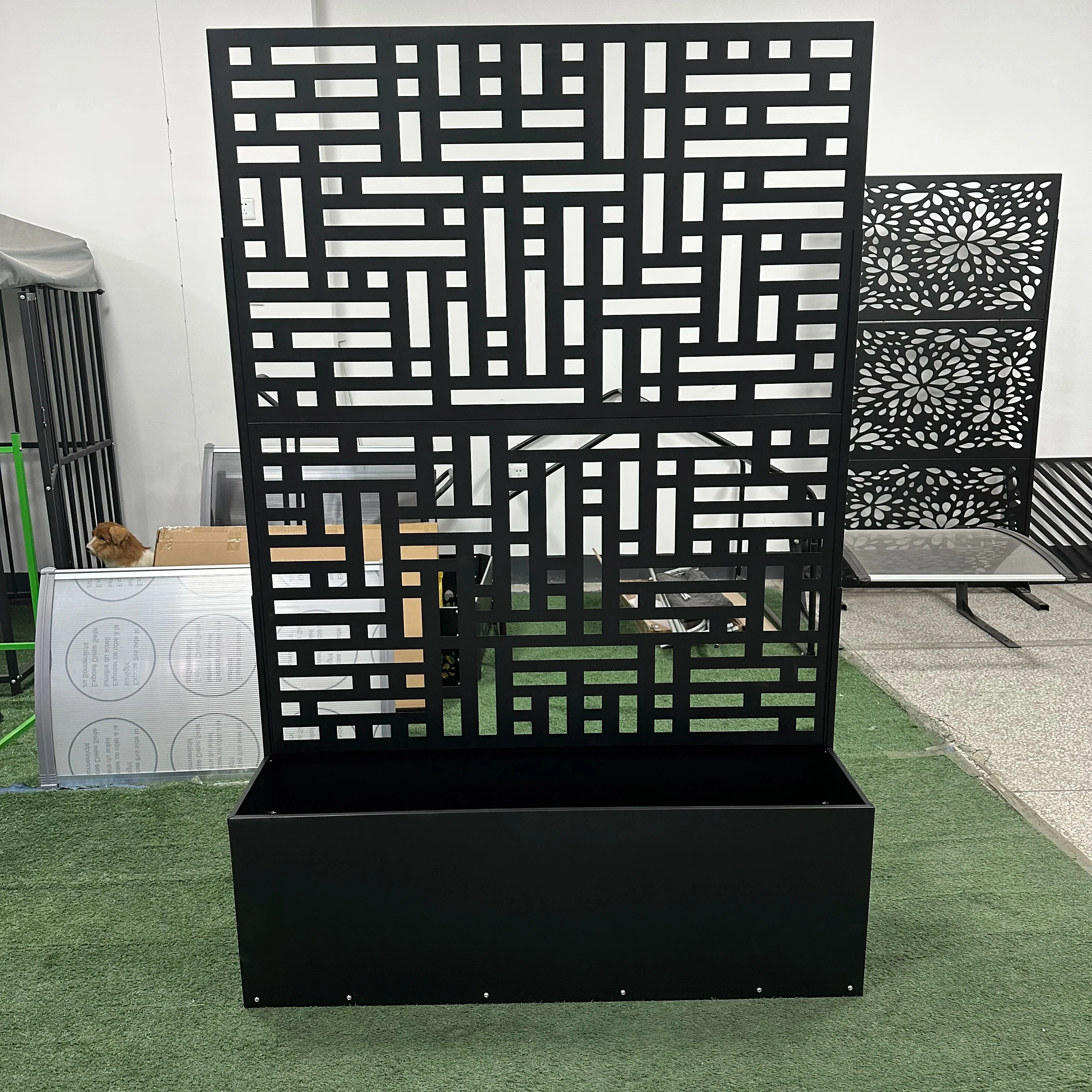 Outdoor Privacy Screen Metal 6FT*4FT and Panel Laser Cut Outdoor Privacy Screens Decorative Metal Panels with Plant Box