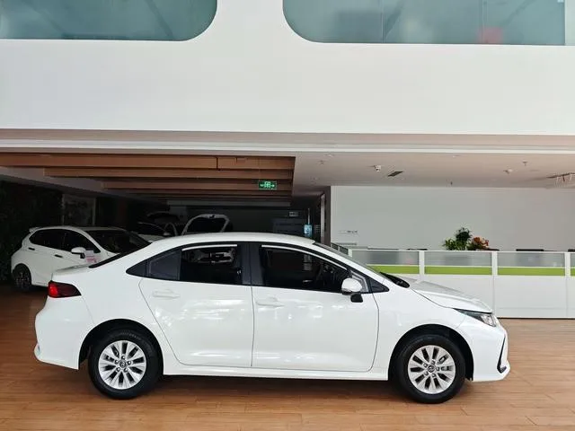 Toyota Corolla S-CVT Pioneer PLUS Edition 1.2T LHD Used Car China LED Camera 10 Electric Fabric Sedan Turbo Volvo Xc40 Volvo V60