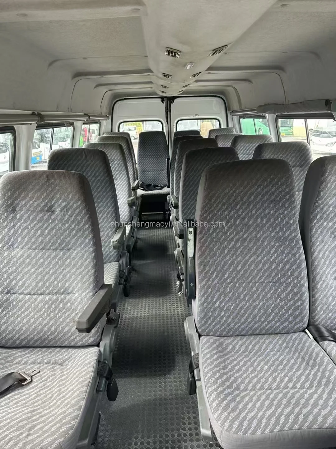 Emission Standards 17-Seat Tourist Bus With Manual Transmission Diesel Fuel-Used