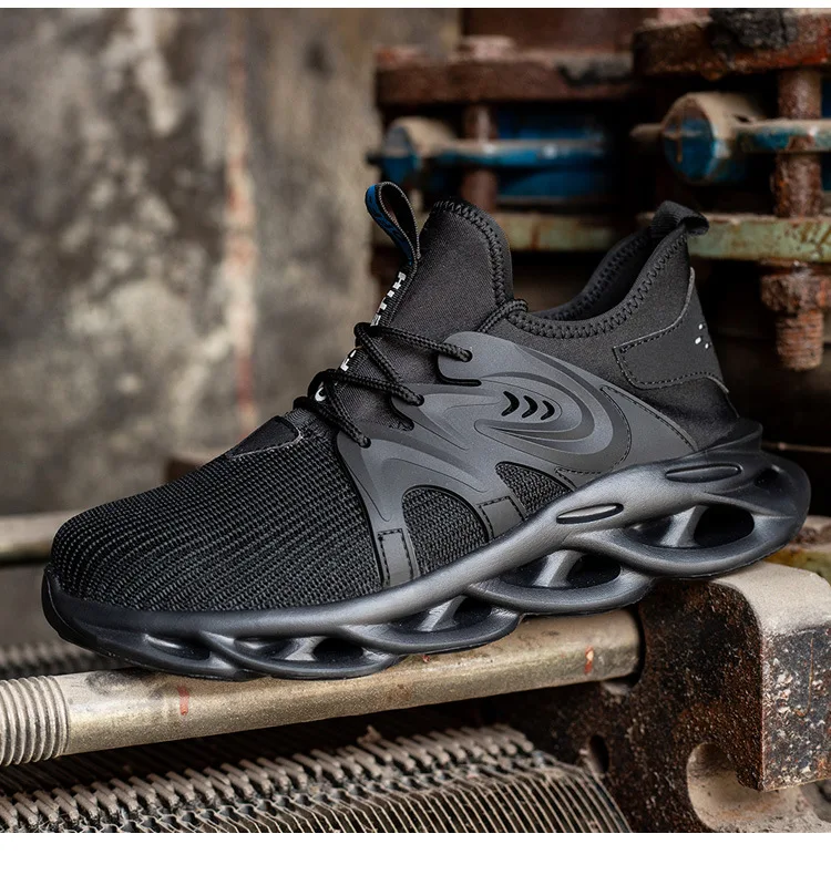 Flying woven labor protection shoes Lightweight anti-skid and wear-resistant safety protective shoes in summer Breathable, anti-