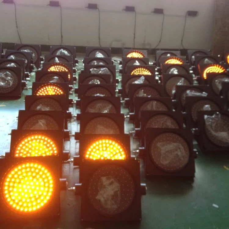 Yellow Flashing Solar Powered Led Warning Traffic Light
