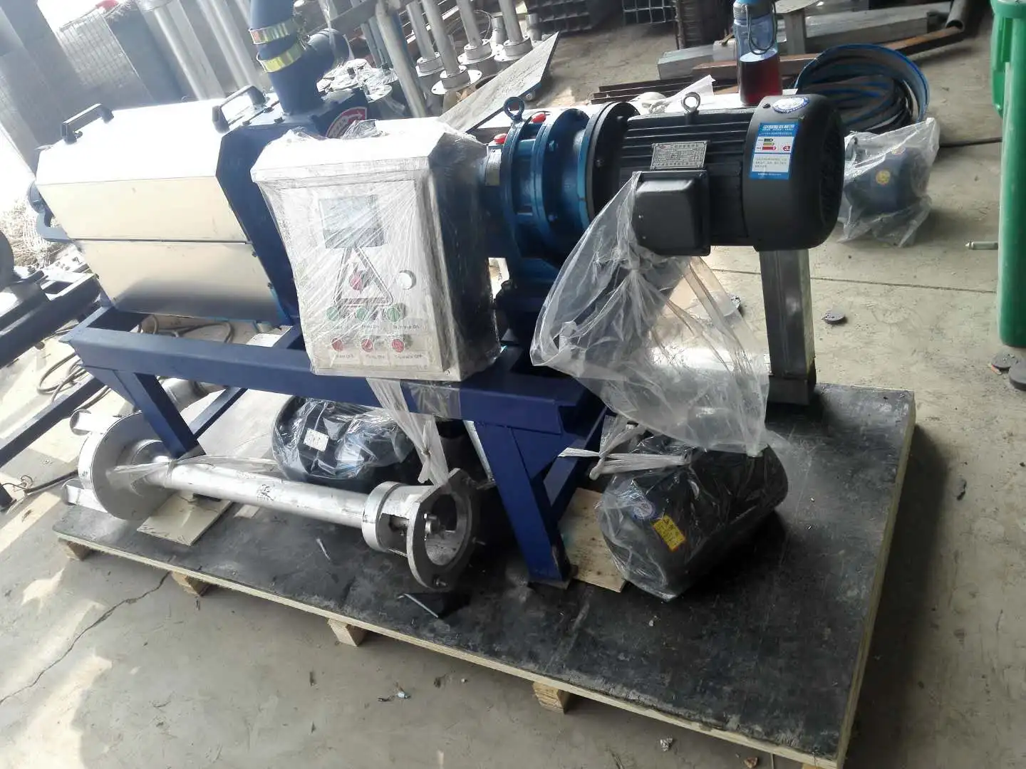 Solid liquid separator used for animal manure dispose