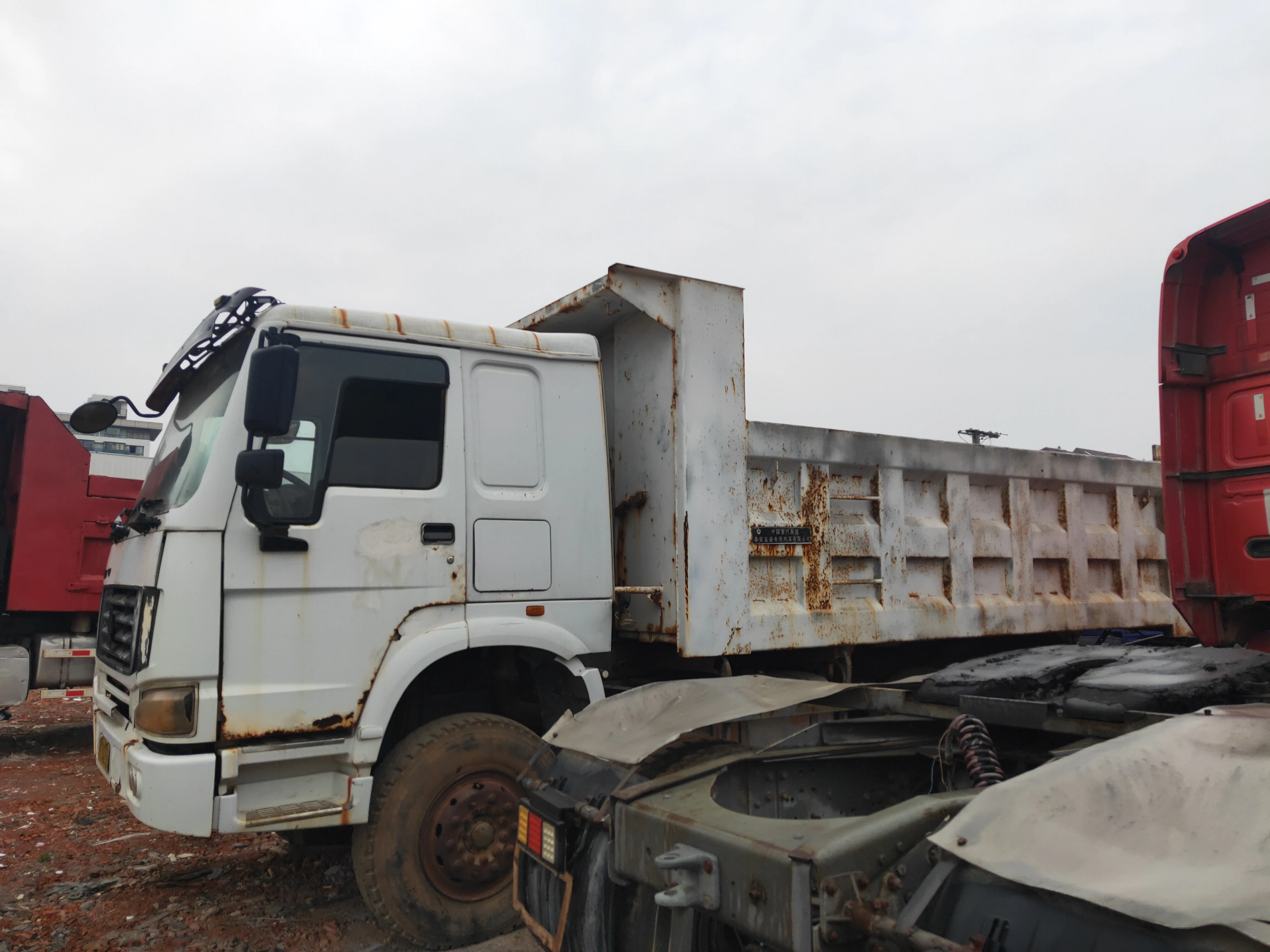 China howo truck price used sinotruk howo 6X4 dump truck tipper for sale