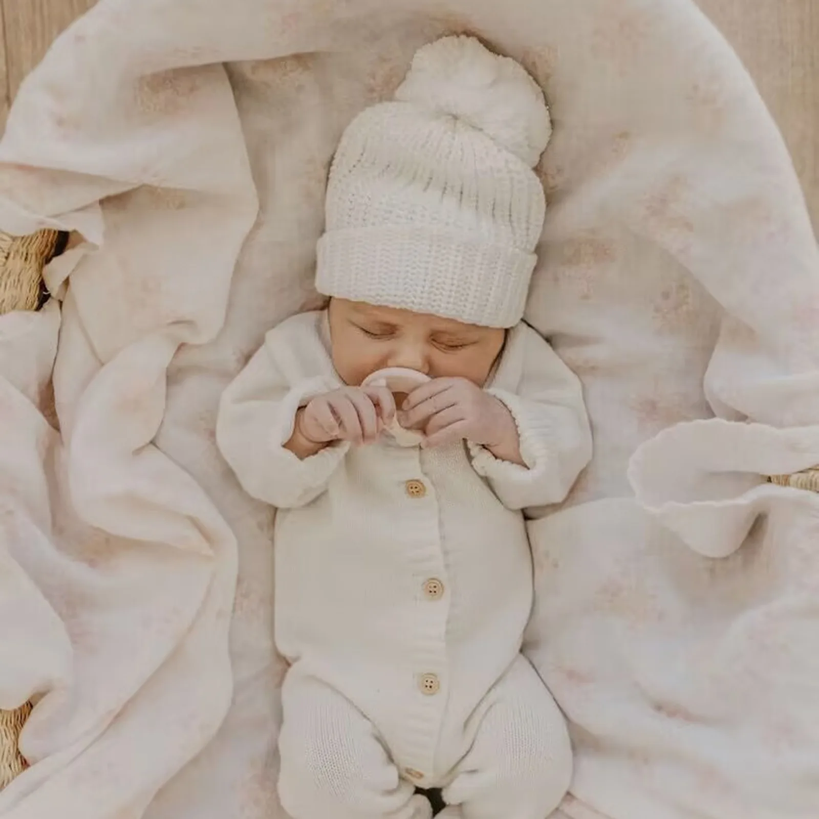 Xiximi Custom Logo Autumn Winter Baby Knit Hat Caps Designer Wool Children Baby Cute Pom Pom Knitted Beanie Hats