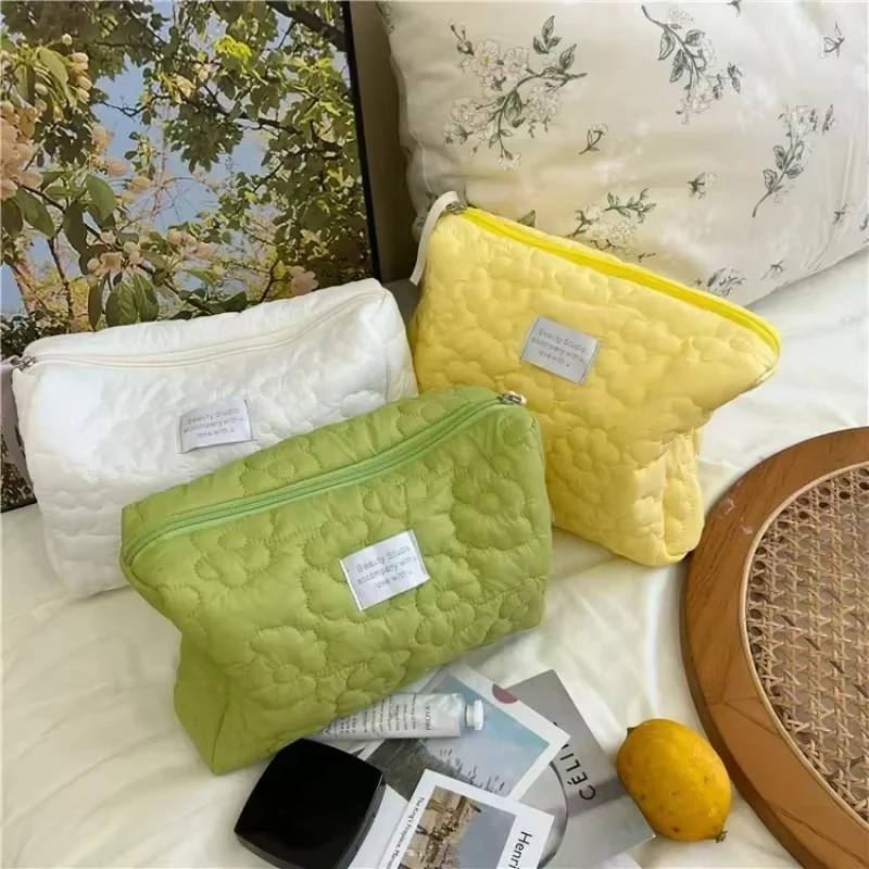 New Flower Pattern Female Makeup Bag Toiletries Organizer Zipper Quilted Cosmetic Pouch Travel Wash Make Up Bag for Women