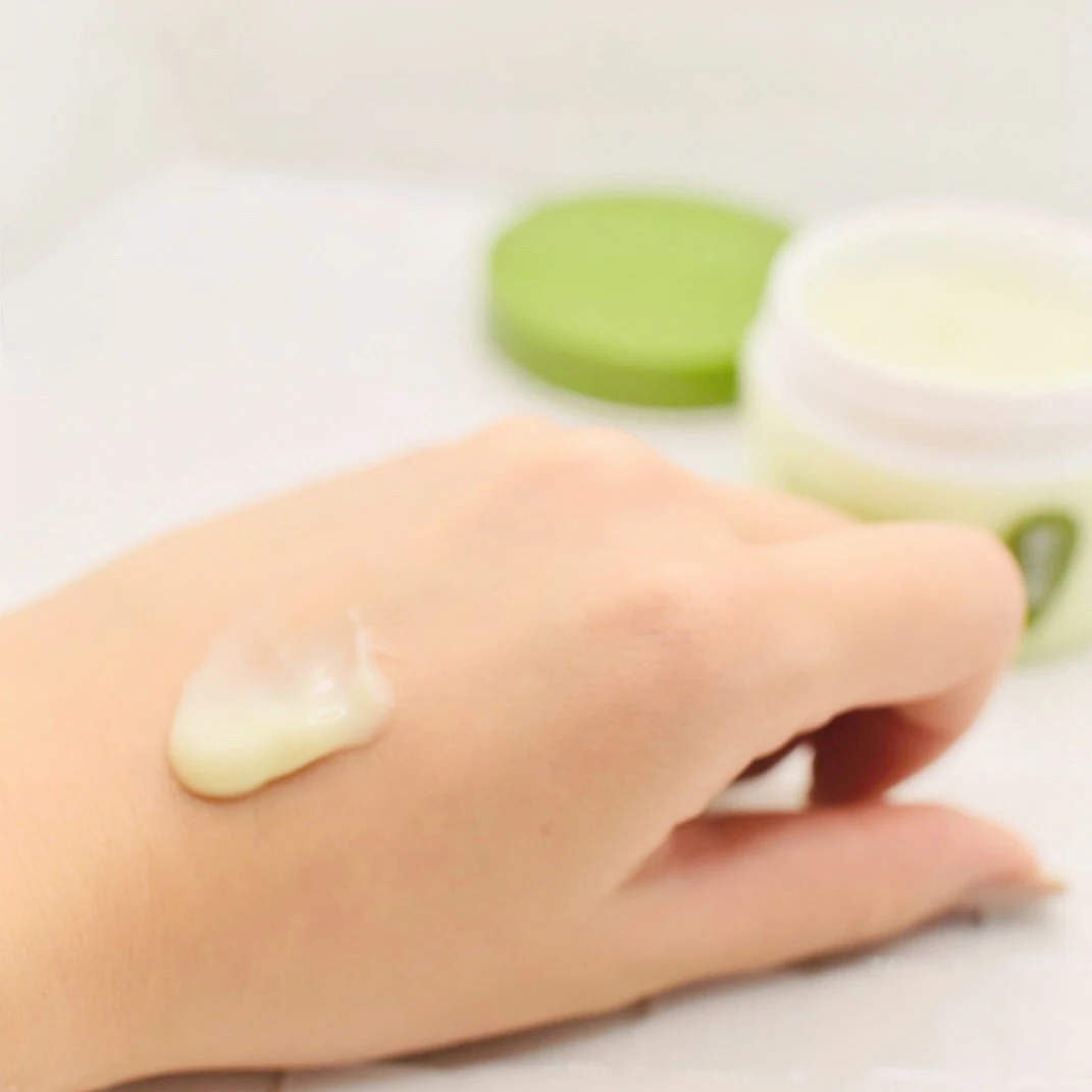 Cosmetic Facial Anti Aging Cream For Sensitive Skin And Dry Skin