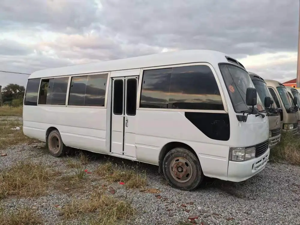  Бывший в употреблении по низкой цене японский бренд Toyota coaster bus годы от 17 до 45 мест общественный автобус Китае для