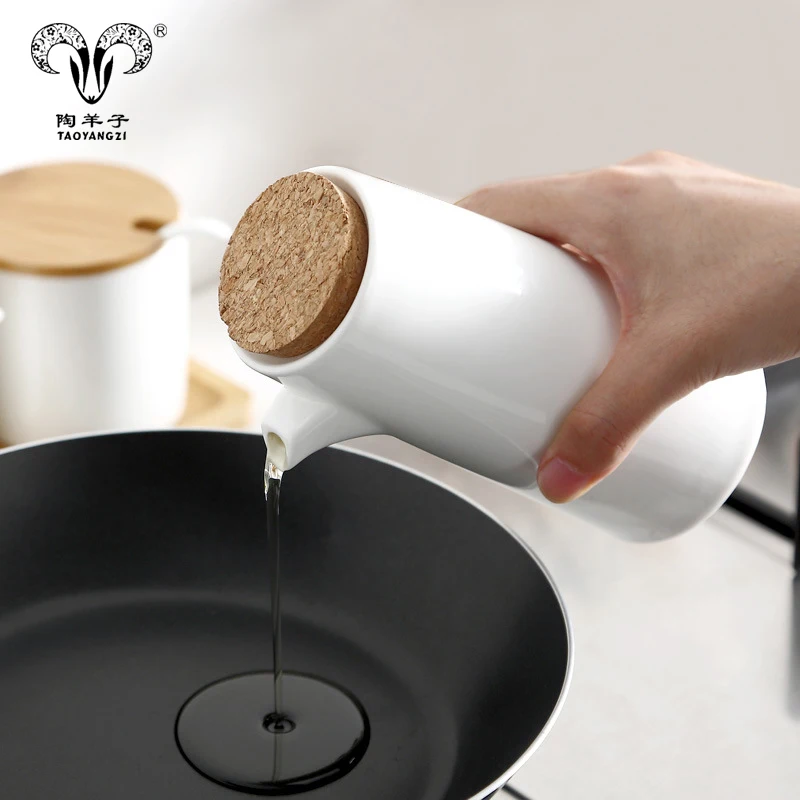 Japanese household ceramic seasoning bottle oil bottle vinegar pot soy sauce pot storage sauce jar multi-combination set