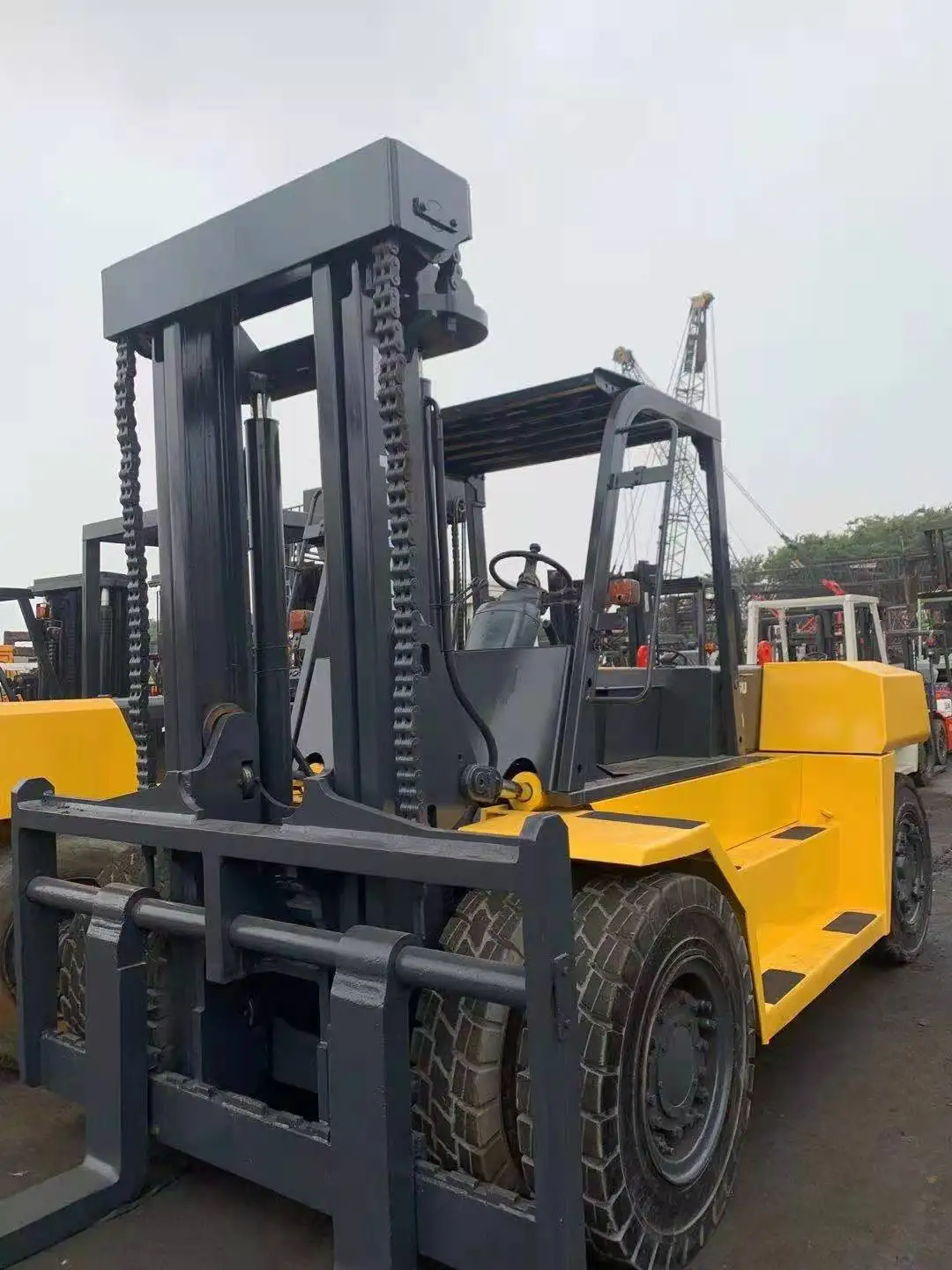 Подержанный погрузчик Komatsu FD160 16-тонный дизельный вилочный 16