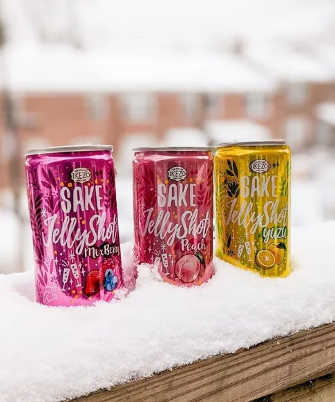 Нежное телесное сладость консервированные алкогольные напитки персиковый клубничный ликер