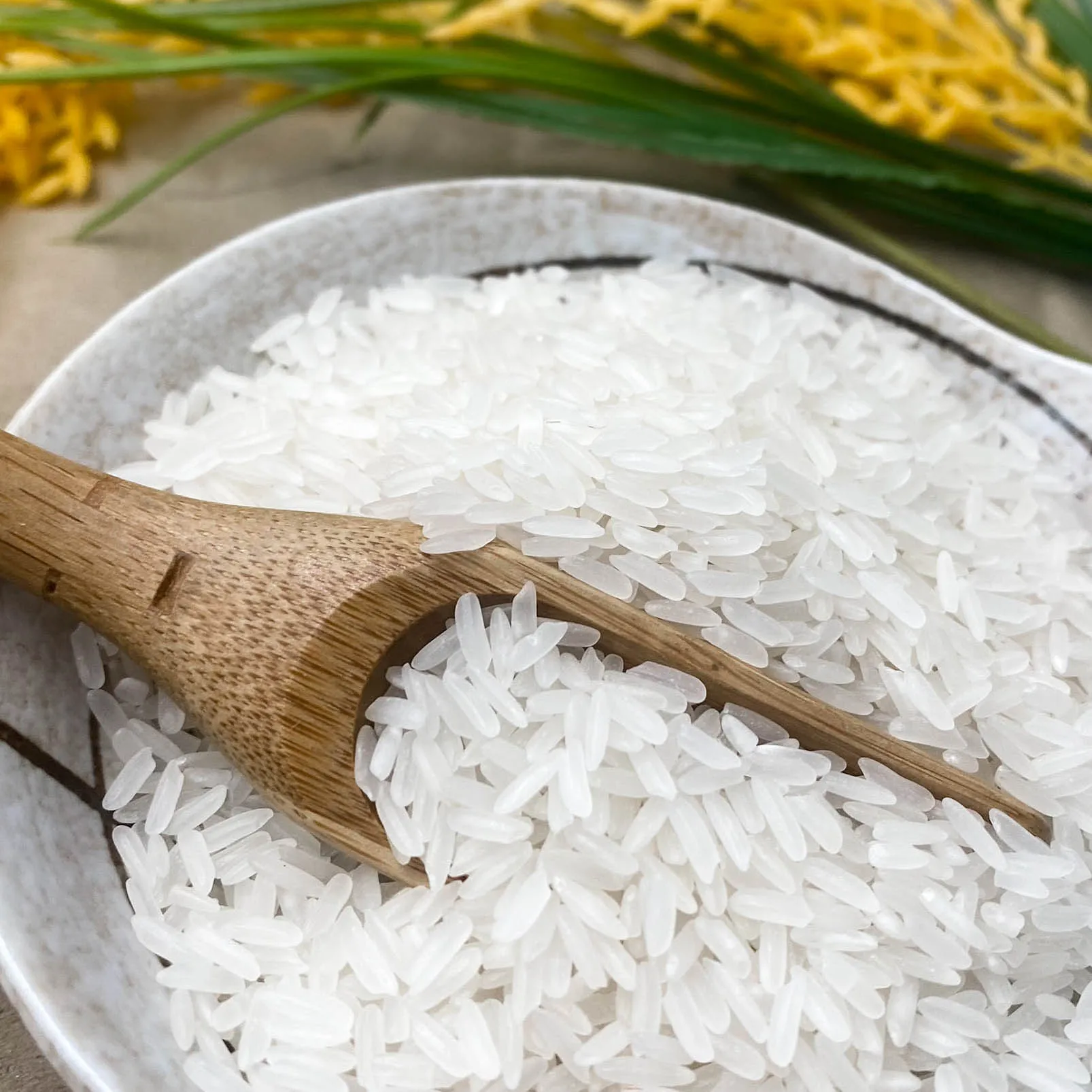 Фирменное наименование фирмы HU RICE текстура риса Dai Thom тип твердого выращивания обычный рисовый ассортимент среднего