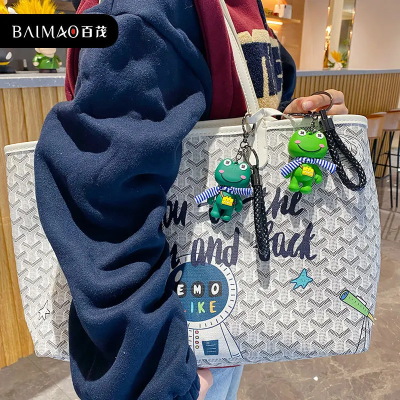 Cartoon Animal Cute Scarf Frog keychain creative 3D cute Frog Doll Pendant For Backpack Accessories Car Key Holder Ornament