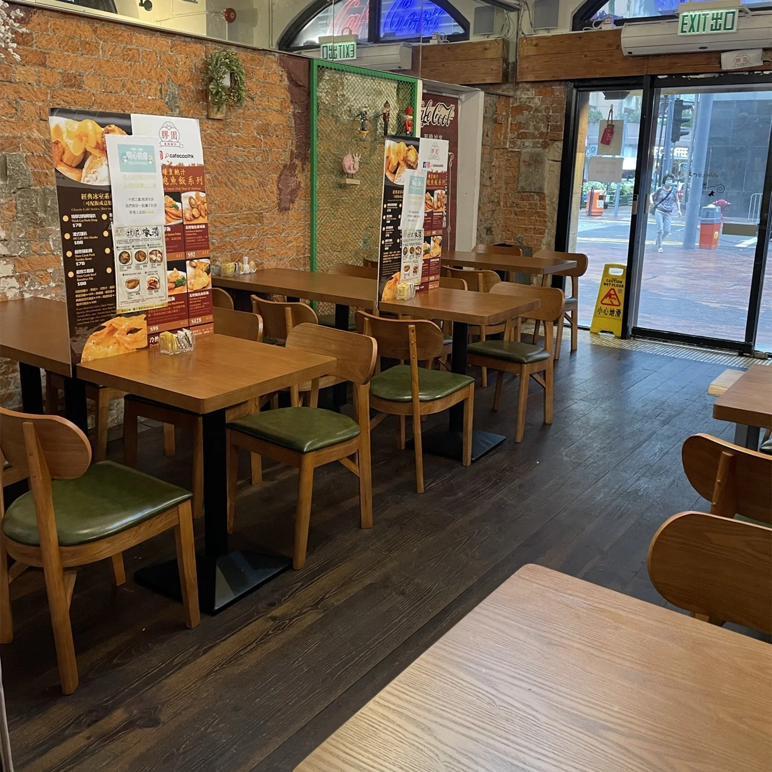 light luxury Commercial custom Cafe Table And Chairs Coffee Shop durable industrial wood cafe restaurant Furniture Sets For Sale