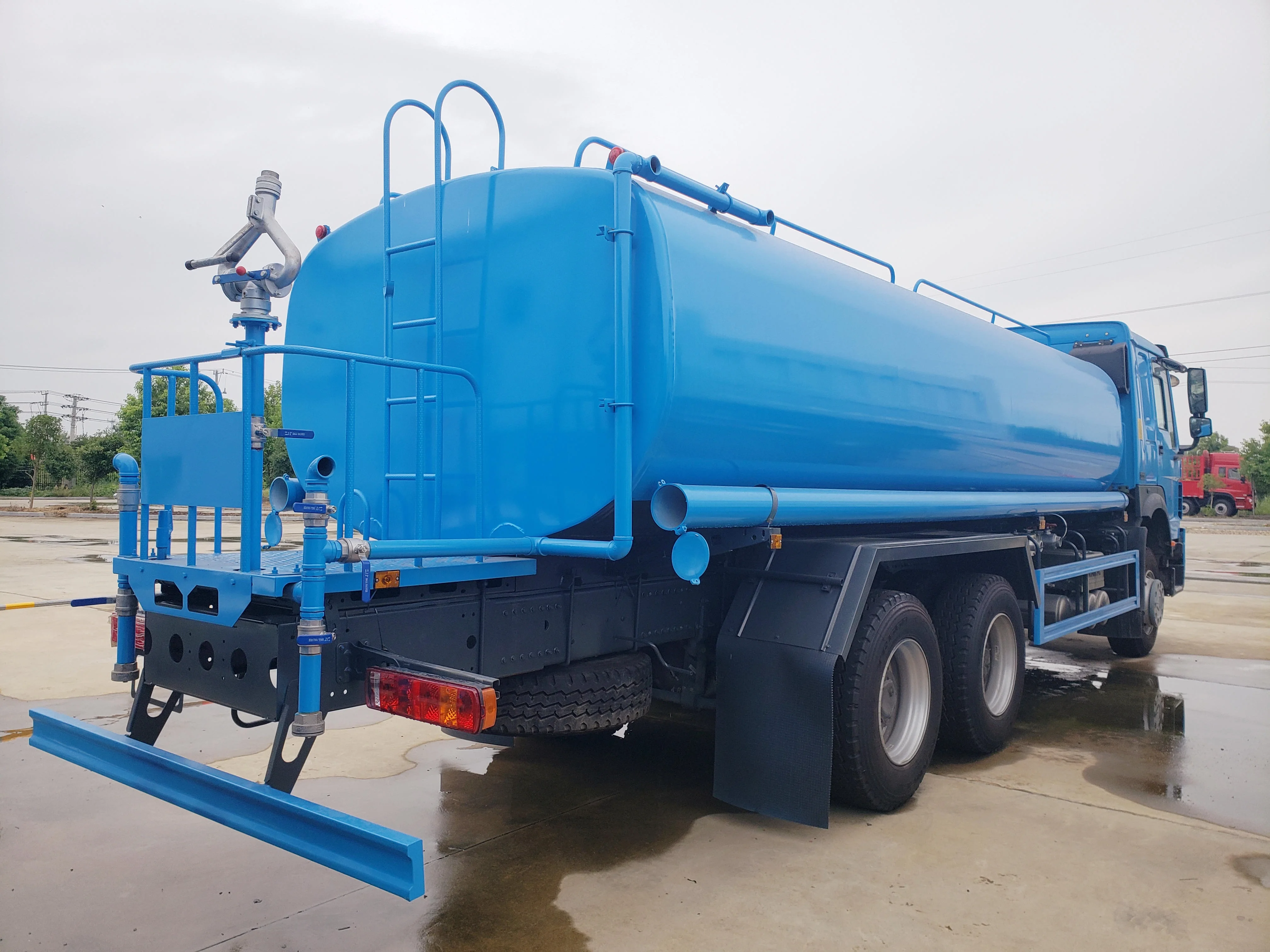 Sinotruck Water Tanker 6x4 10 Tires 20000L 15000L Howo Tanker Truck Dump Truck Used Cars