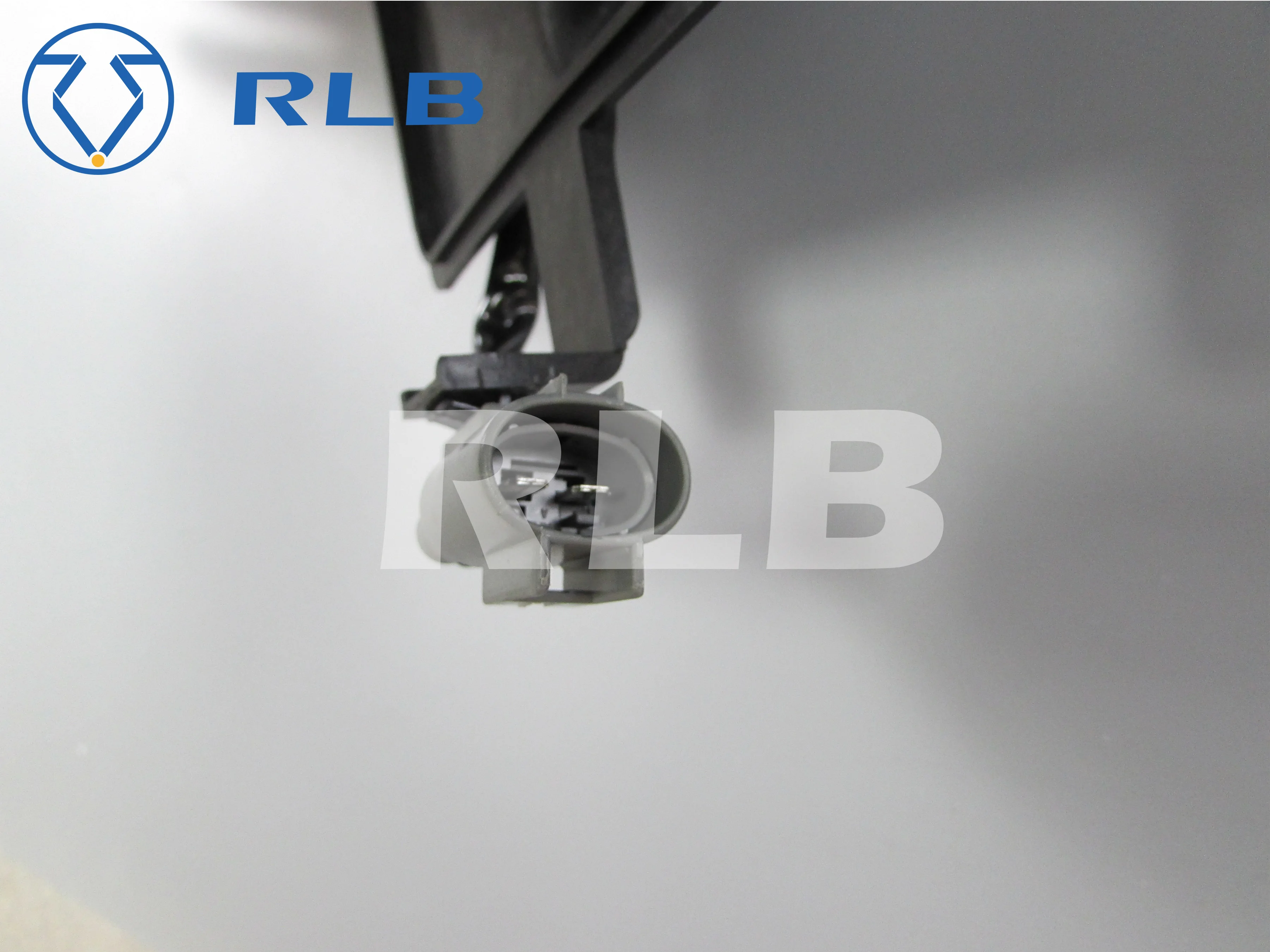 Small fan assy with motor 16370-30010 compatible with Hiace 2005-2014 quantum fan blade