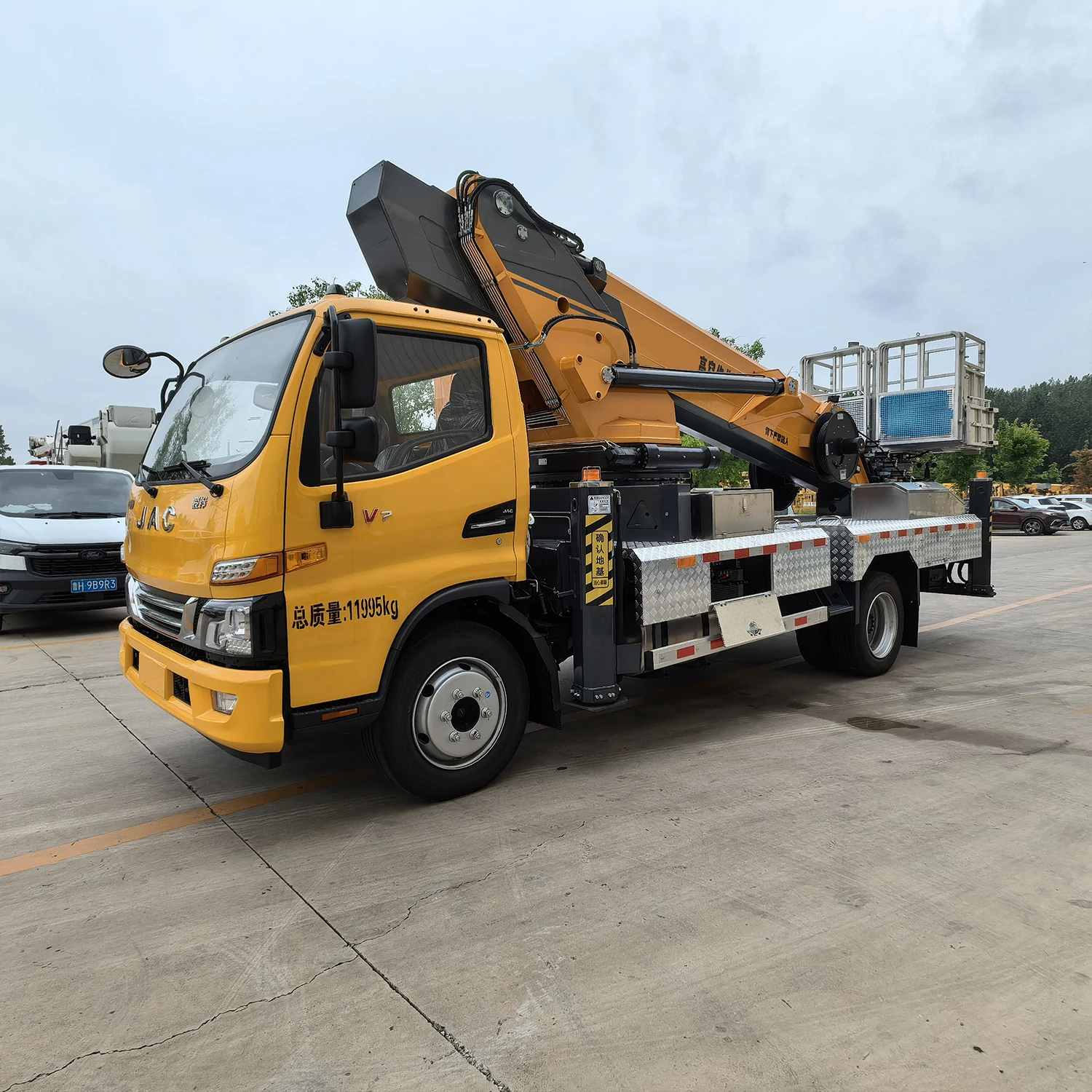23m aerial work platform telescopic aerial work vehicle factory truck mounted articulated boom lift