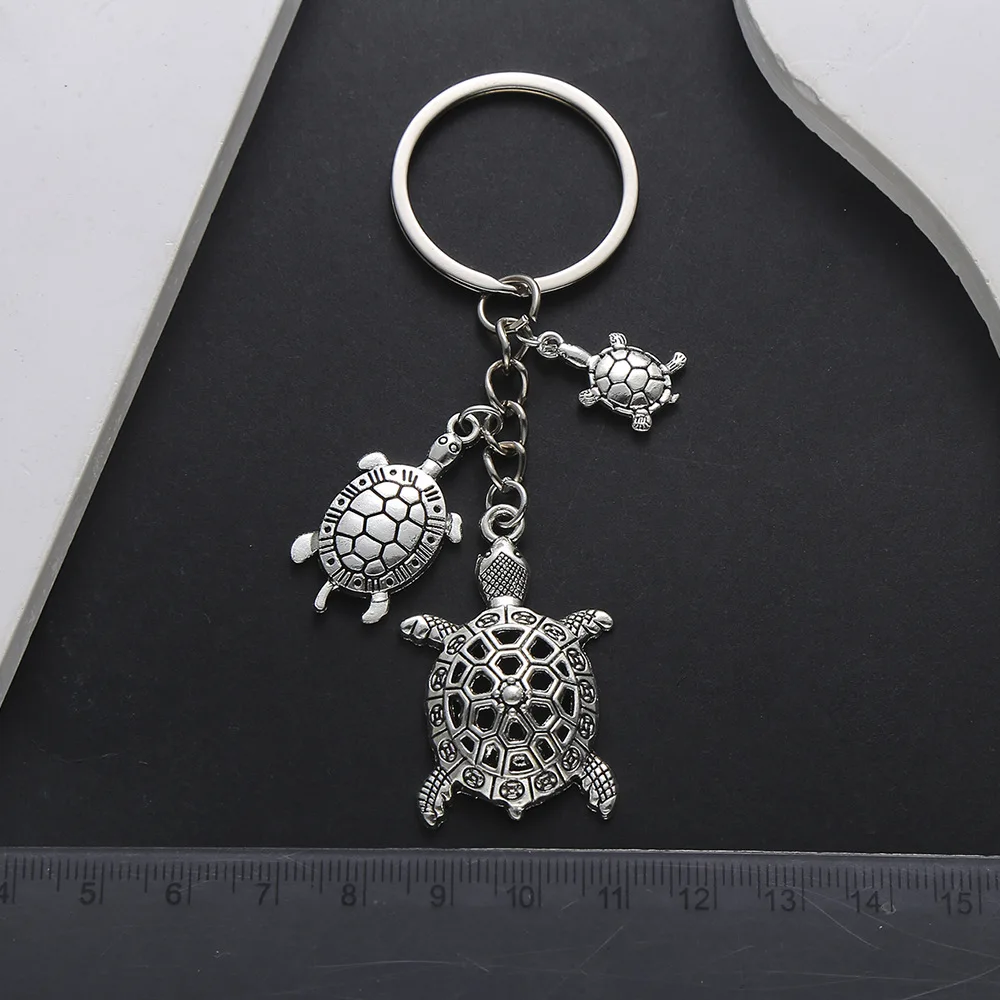 Exquisite turtle zinc alloy keychain pendant simulation ancient silver electroplating personalized animal key car pendant