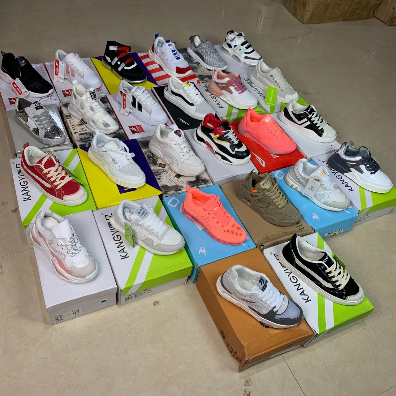 shoes stock Luxury brand mixed packaging sports shoes used shoes used clothing