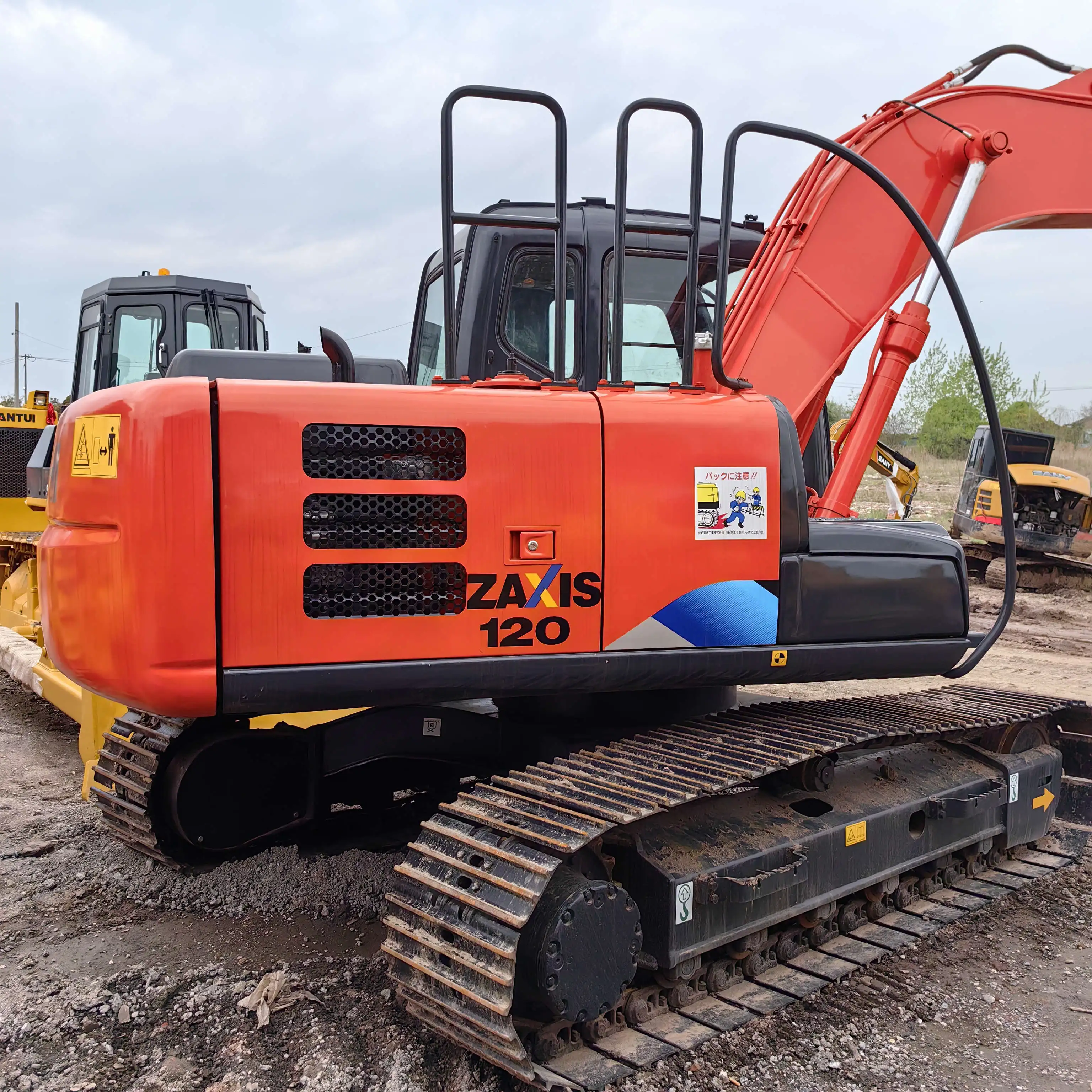 Used original Japan Zaxis 120 Hitachi low working hour excavator Hitachi EX200 medium Bucket excavator
