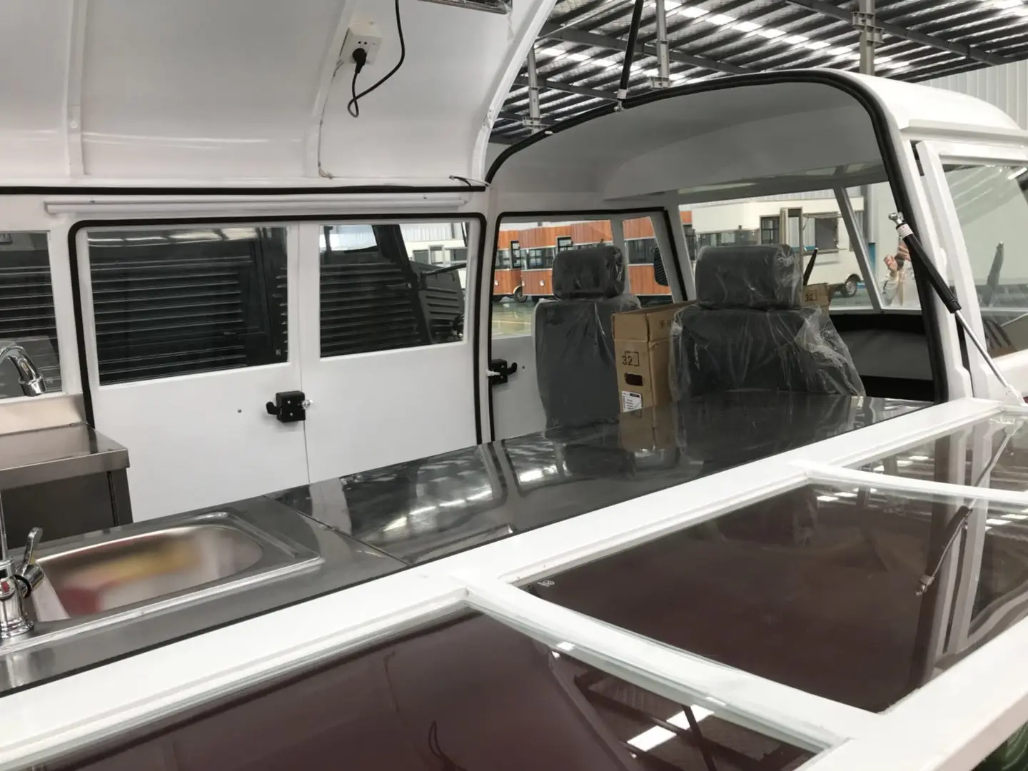 
Latest fiber glass mobile food truck with customized inside ice cream/hot dog food trailer mobile fast food truck 