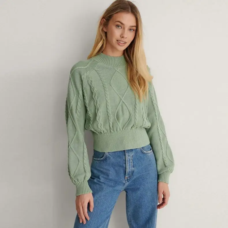 Вязаный свитер с объемными рукавами