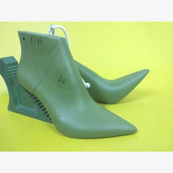 Женские Ботинки на каблуке 8 см с острым носком, пластиковая обувь