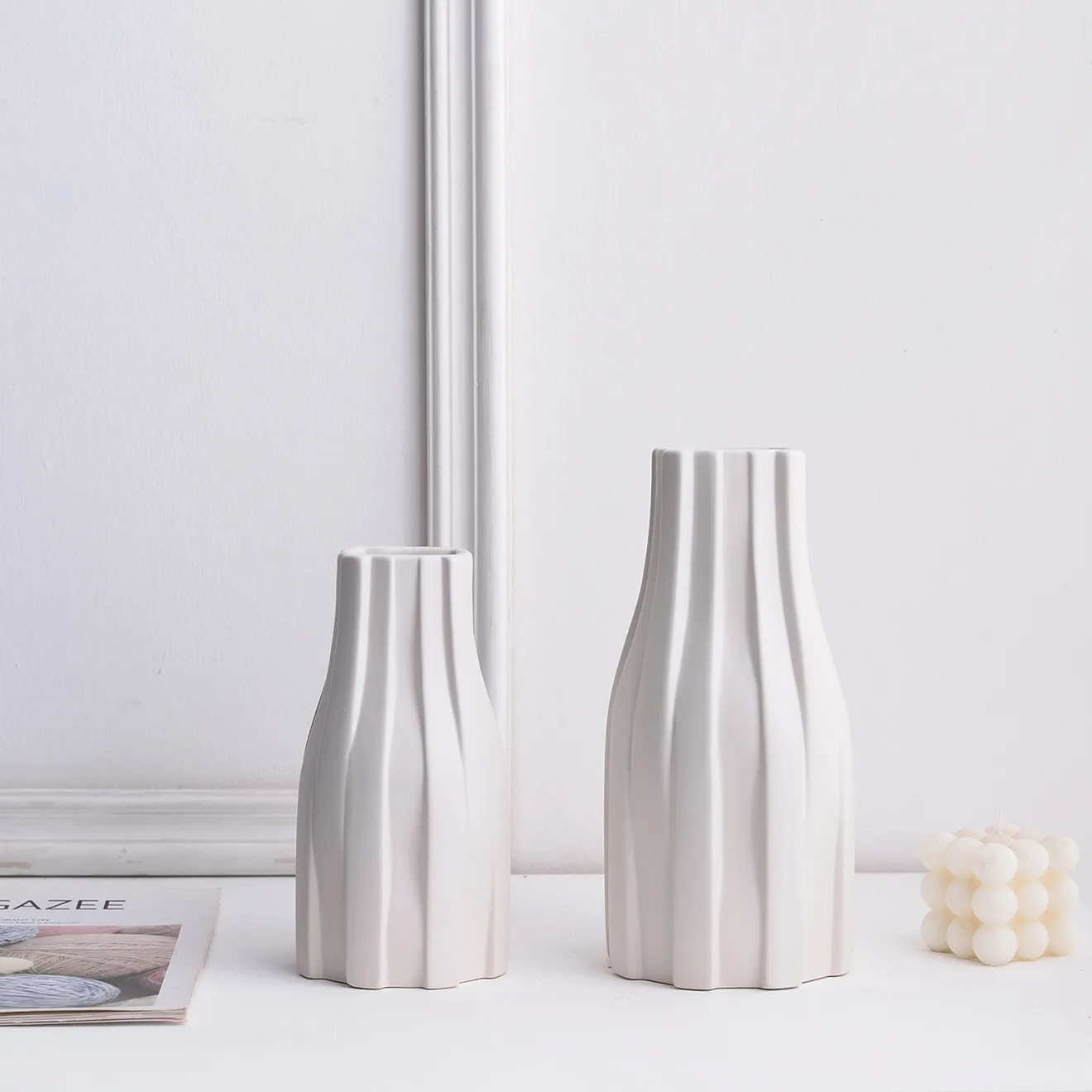 2023 new arrival Simple and silent style glazed sub-flat ceramic vase, modern porcelain vase decoration