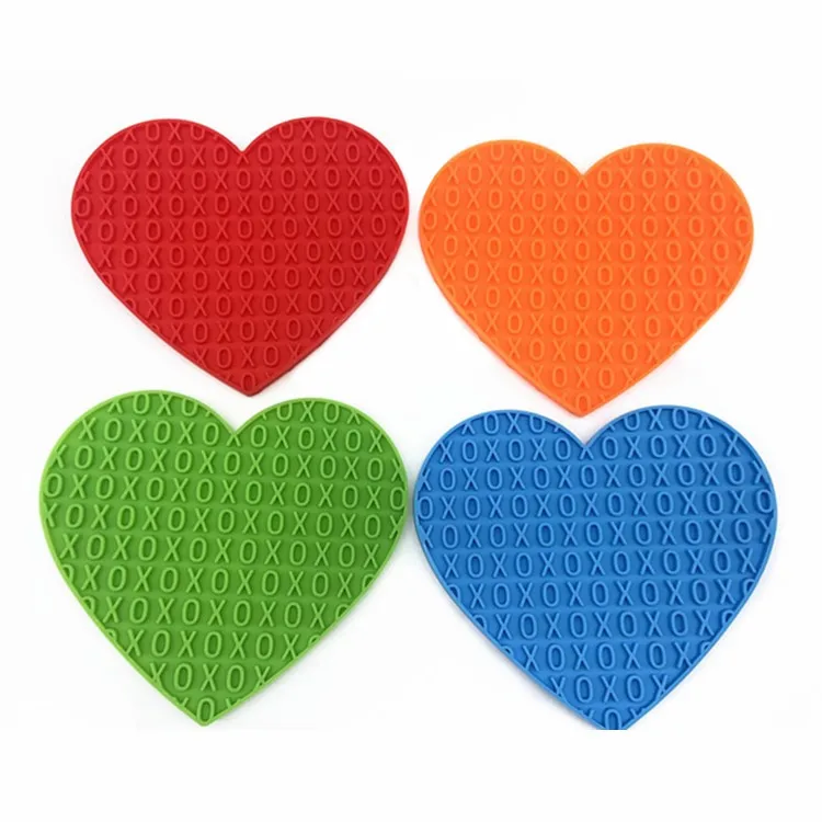 New Heart Shape  Pet Bathing Dog Training Slow Dispensing Mat Dog Lick pad Peanut Butter Dog Lick mat