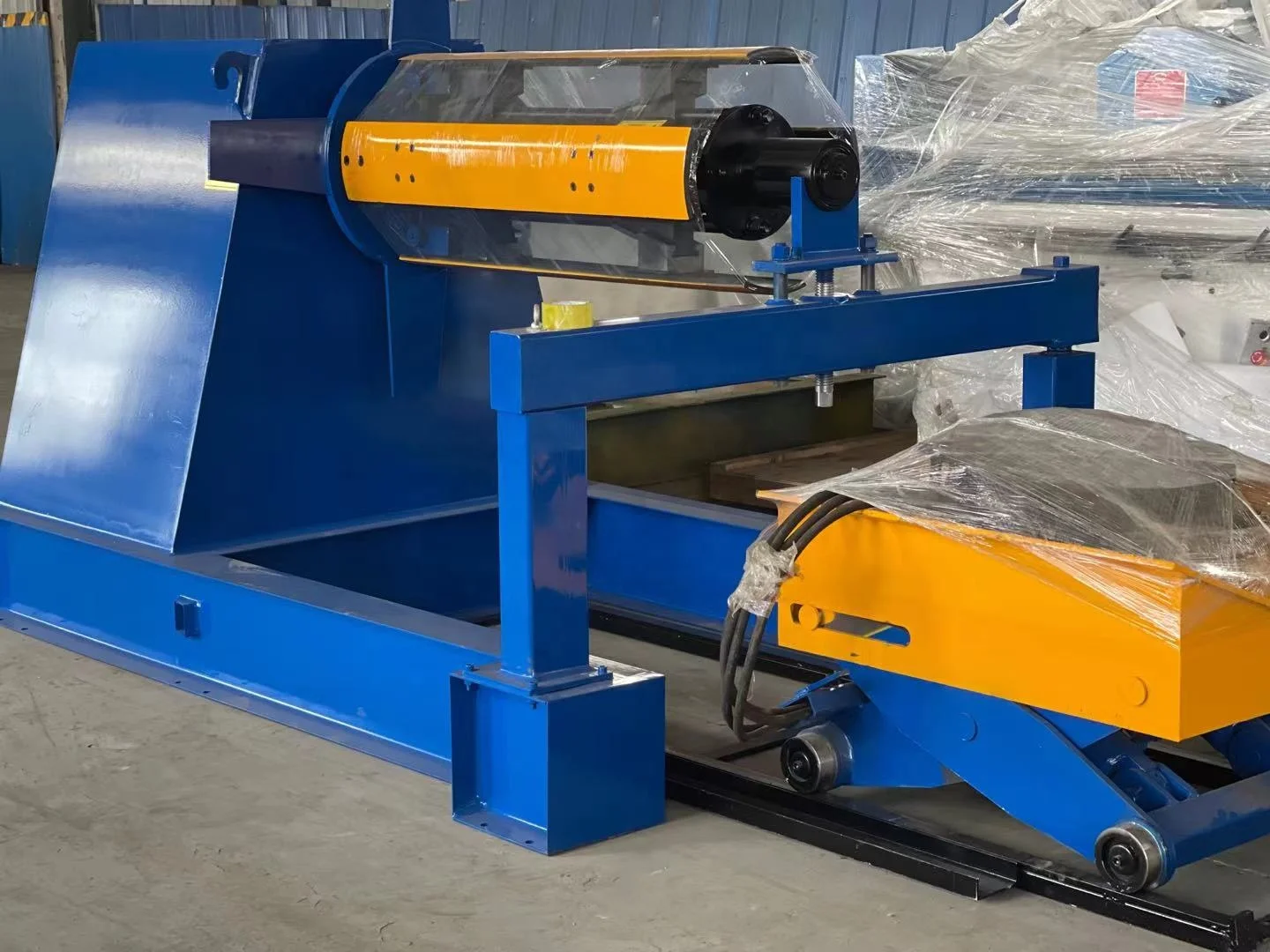 High quality full-automatic steel coil Hydraulic decoiler / uncoiler color steel unwinding machine