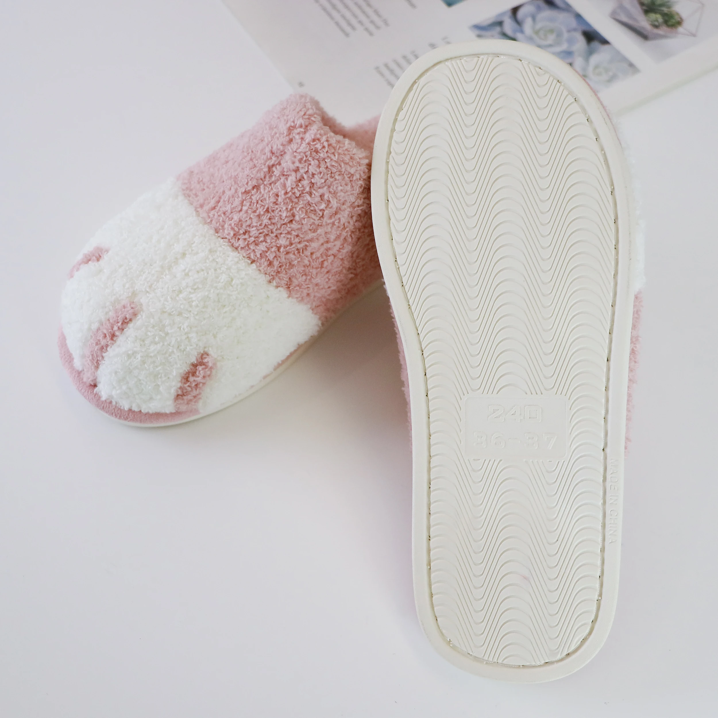 2022 Wholesale Cheapest Ladies Cute Plush Indoor Cat Paw Slippers Women Home Cartoon Animal Fluffy Warm Claw Slippers