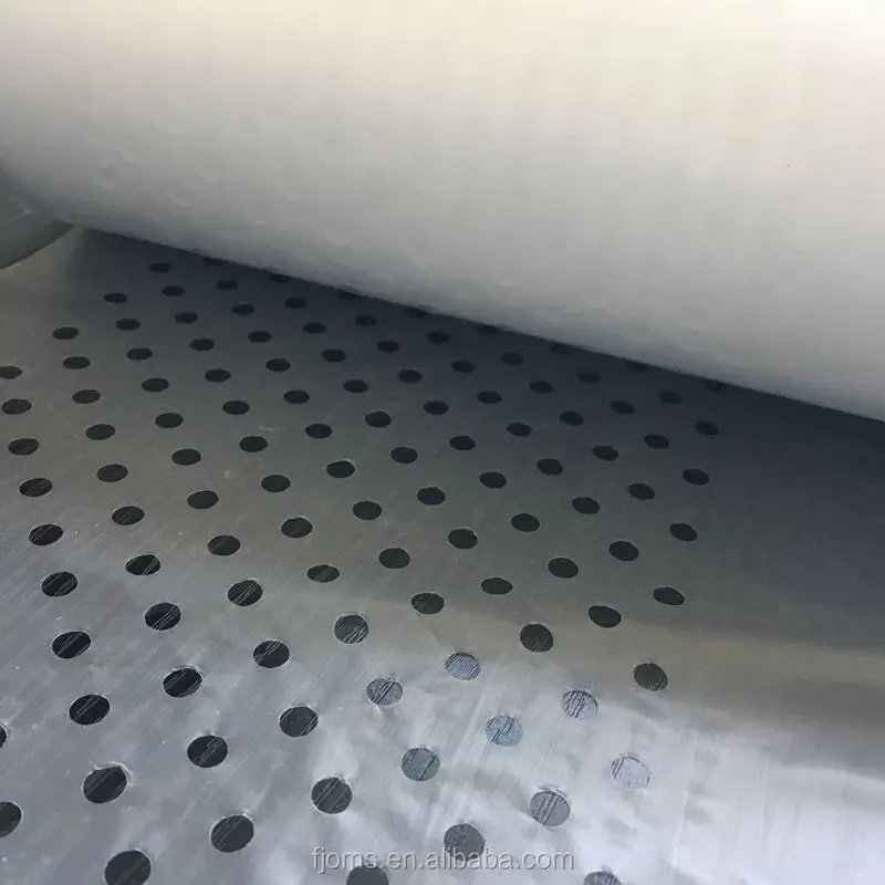 Воздухопроницаемая полиэтиленовая пленка с отверстиями