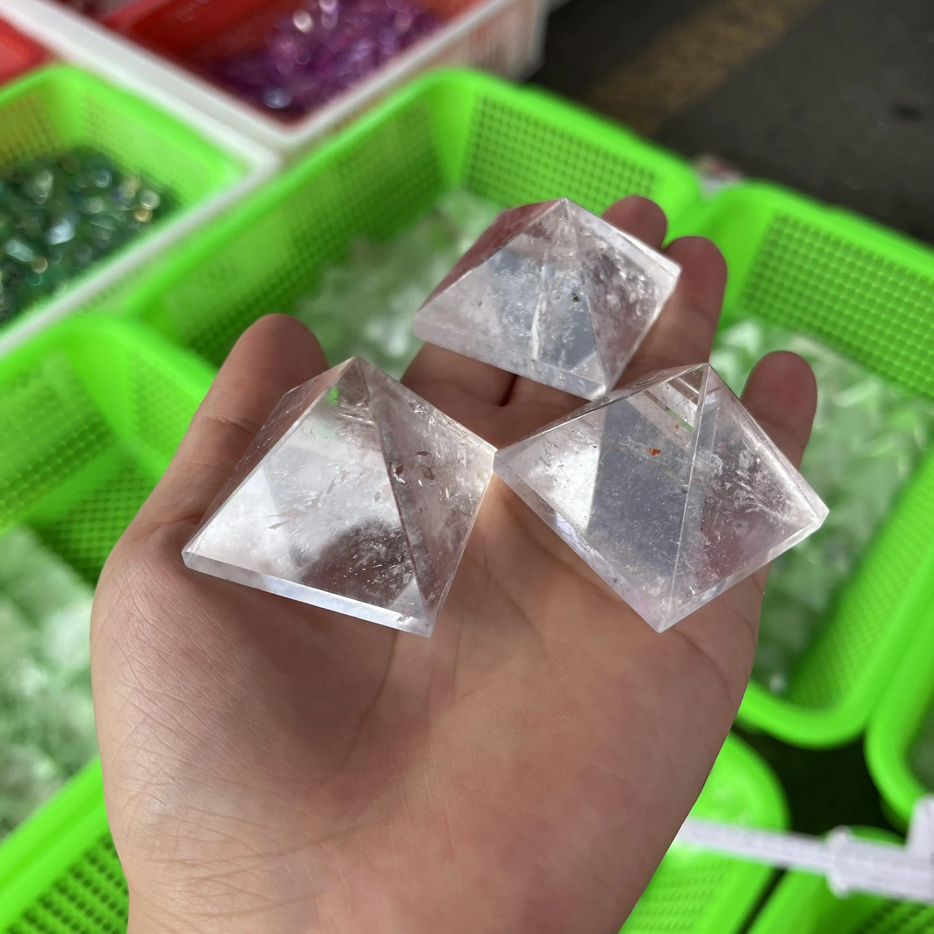 Wholesale natural quartz healing crystal pyramid clear quartz pyramid fengshui folk crafts for home decoration