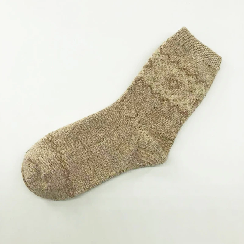 Custom design OEM Ladies Winter Warm High-Content Wool Socks Knitted Crew Socks For Women  DailyWear