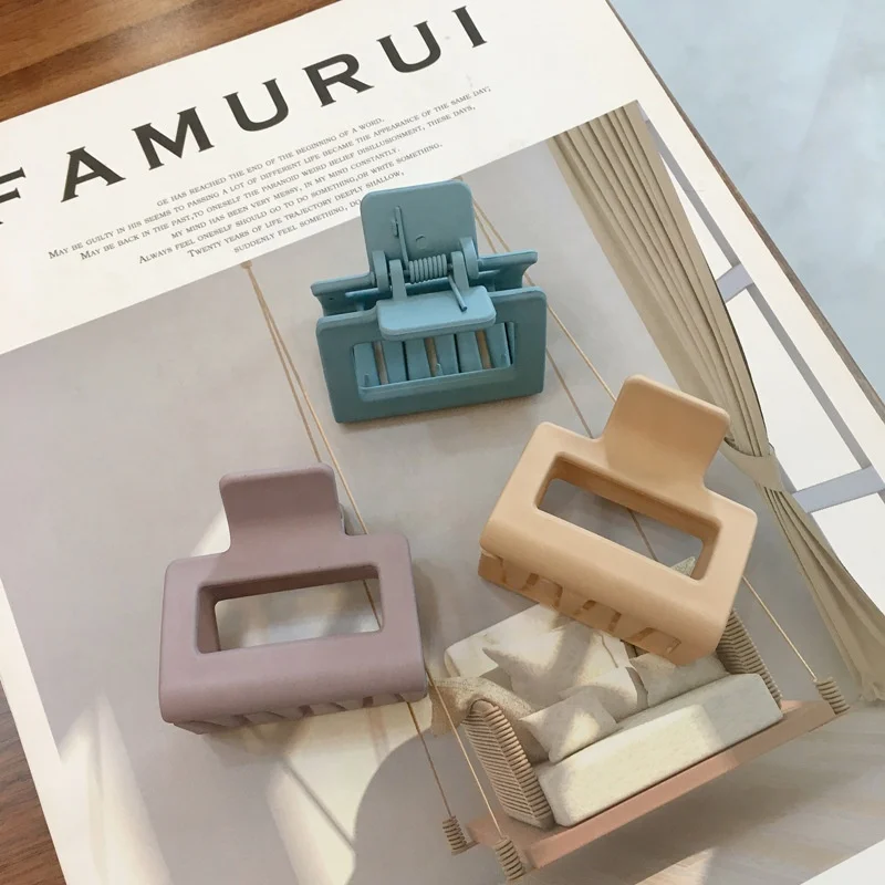 Amazon Small Wholesale Korean Simple Claw Matte Claw Hair Clip Hot Selling Acrylic Rubber Resin Hair Clip