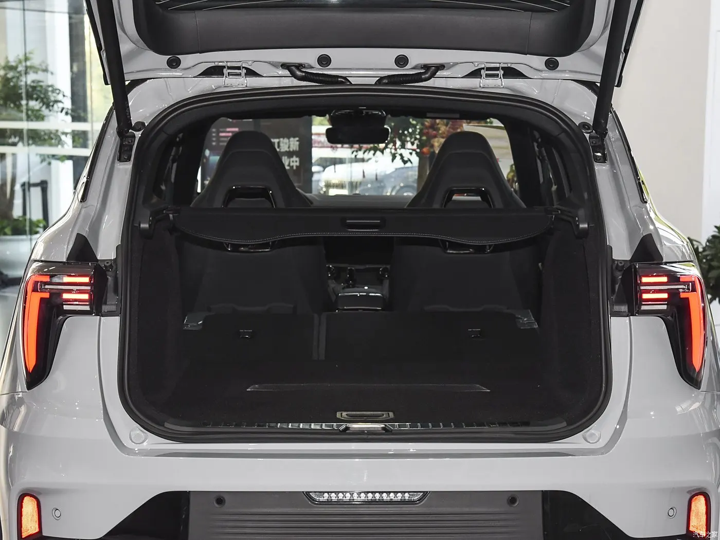Hot Sale 2024 Lynkco 01 EM-P Dawn Hybrid SUV - 5-Door 5-Seat Compact EV Car 70km Range 150PS New Energy Vehicle