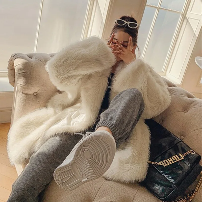 Factory wholesale custom spot Fashion Winter Fake Fur Coats Women Faux fur luxury women Pure colour wool short style fake fur