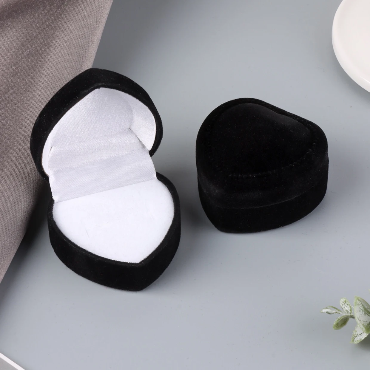 Luxury Valentine Plastic Black Heart Ring Flocking Velvet Jewelry Gift Packaging Box