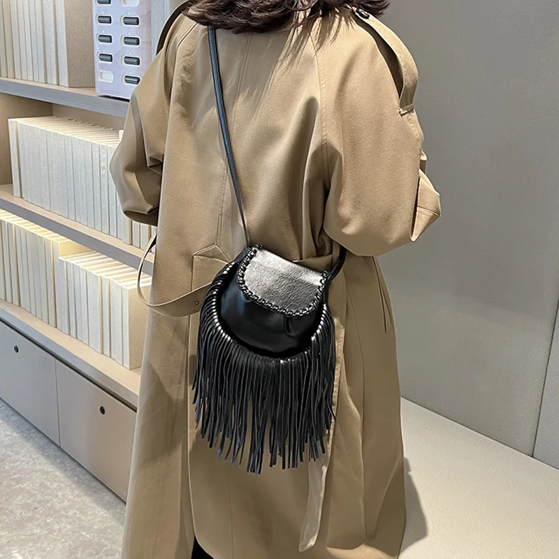 Trending 2023  new fashion tassel luxury ladies handbags for women designer bagladies new design hand bags