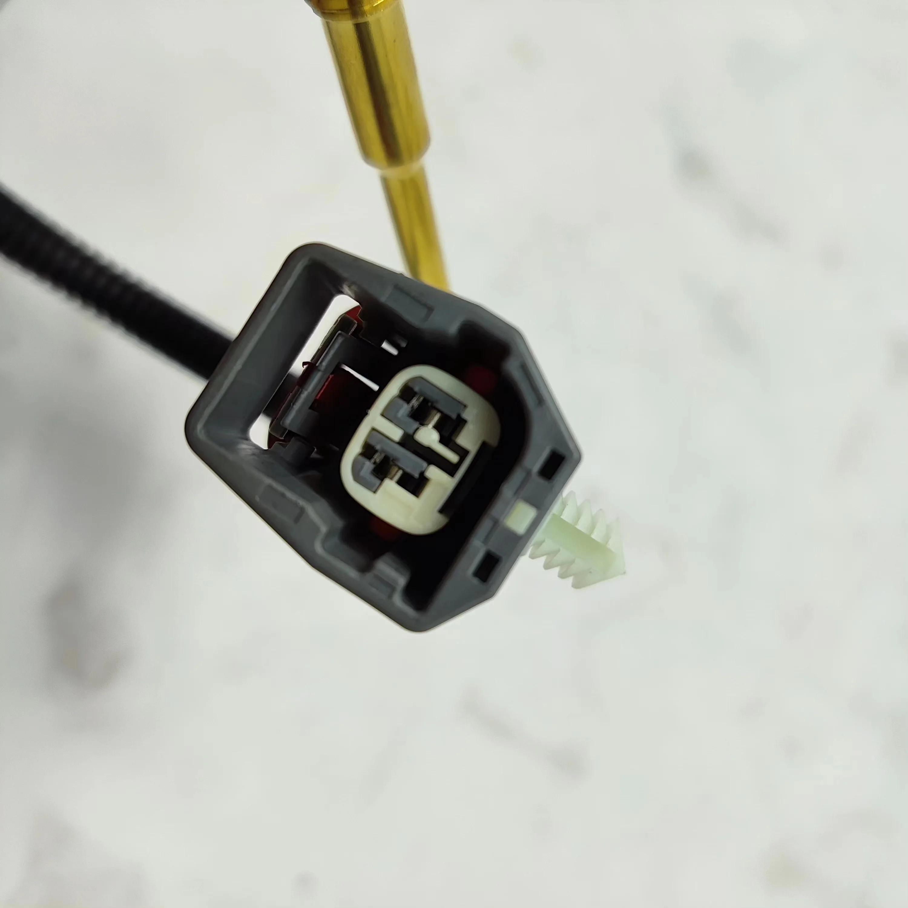 Genuine cylinder cover temperature sensor  for Ford JMC V348 2.4L 9C116G004ED 1710157