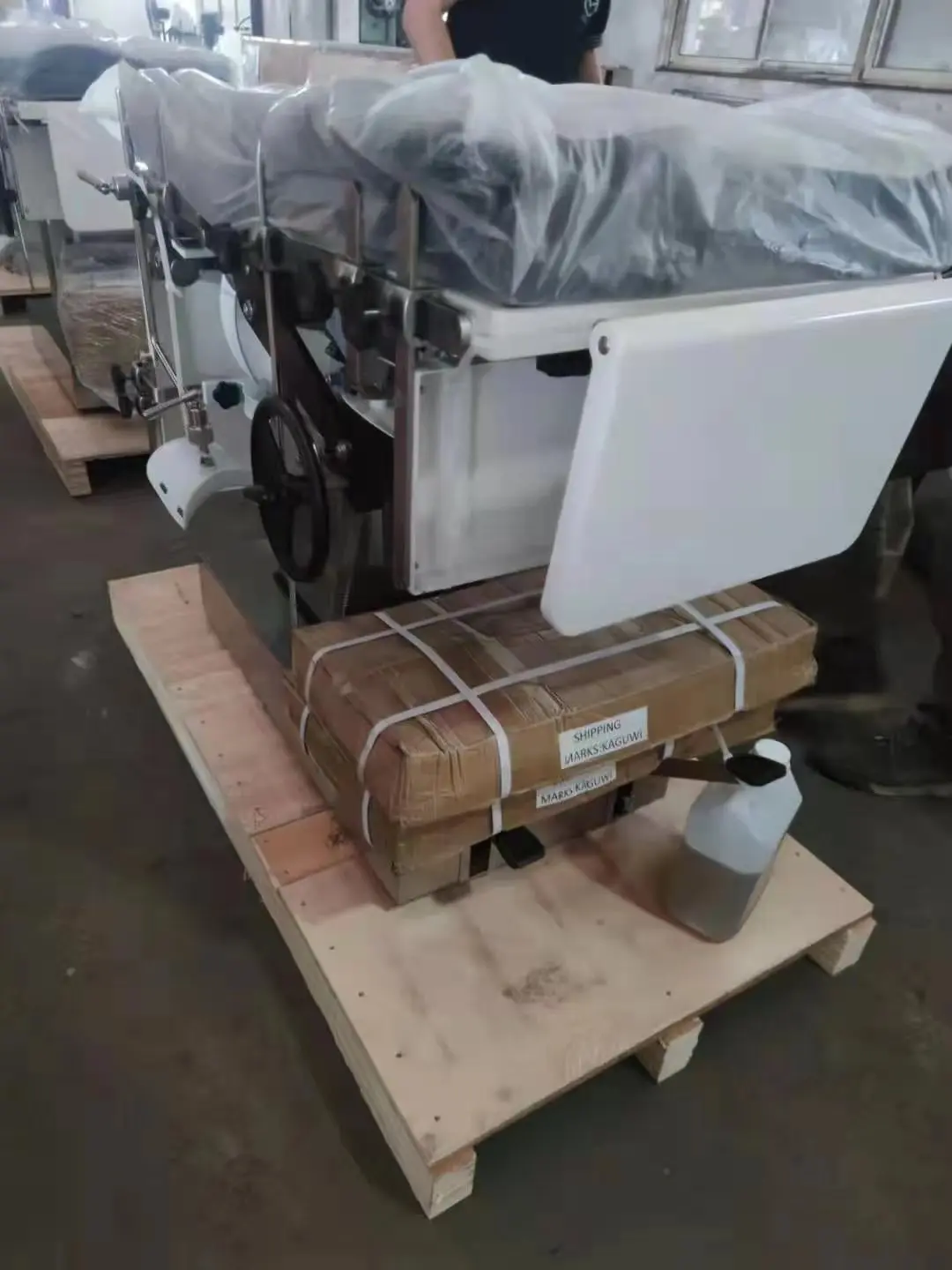 KGW-3008D  Combined thoracic, ophthalmology, gynecology, urinology hydraulic operating table