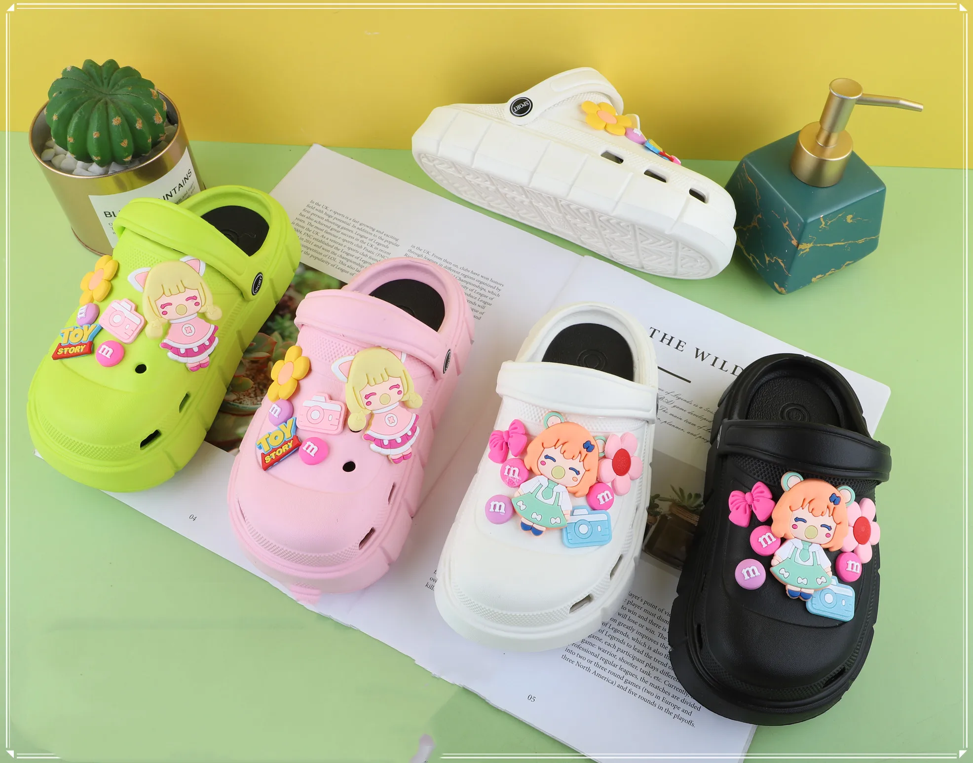 2023 lightweight  EVA Crocs Heel EVA Yeezy slippers for Children and Woman