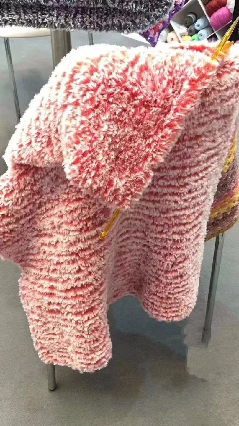 Много цветов 100% полиэстер необычная искусственная меховая пряжа для ручной вязки