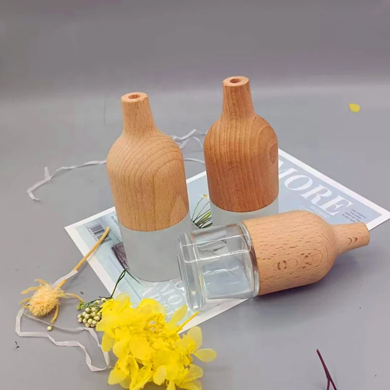 Wholesale Air Aroma Reed Fragrance Empty 30ml 50ml Luxury Glass Diffuser Bottle with wooden cap
